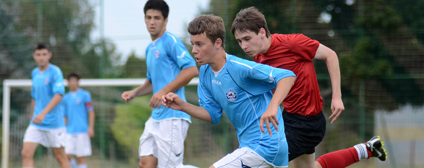 Players transition into attacking movements