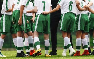 Players receive and pass to the free man