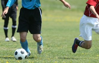Movement of the ball and players is key to understanding when to play through midfield