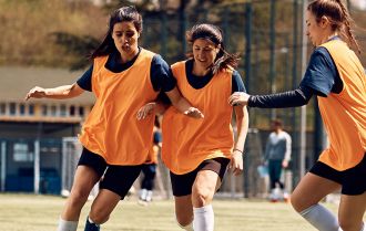 Players move in central areas to create goal scoring opportunities