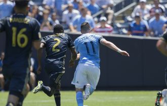 Passing to solve problems on the pitch