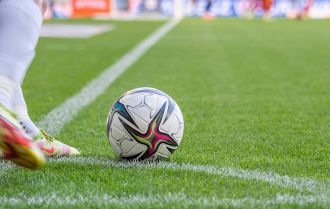 Where to put a corner kick in the penalty area