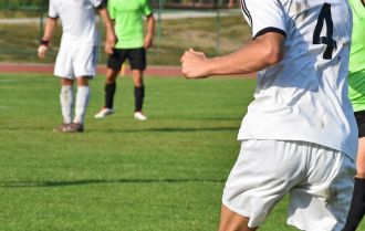 Midfielders to win the ball between boxes to stop attacks and create counter attacks