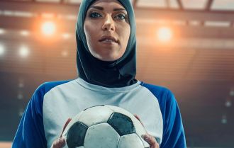 Pass the ball between teammates