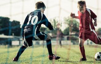 Players pass and move in training