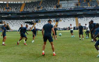 Players warming up with pass and move
