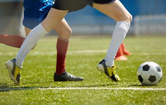 Fast breakaways in midfield to advance attackers into the move