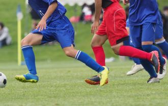 Attacking and counter attacking through midfield into the striker