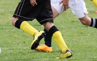 Midfielders reacting to transitions quickly to take advantage of overload situations